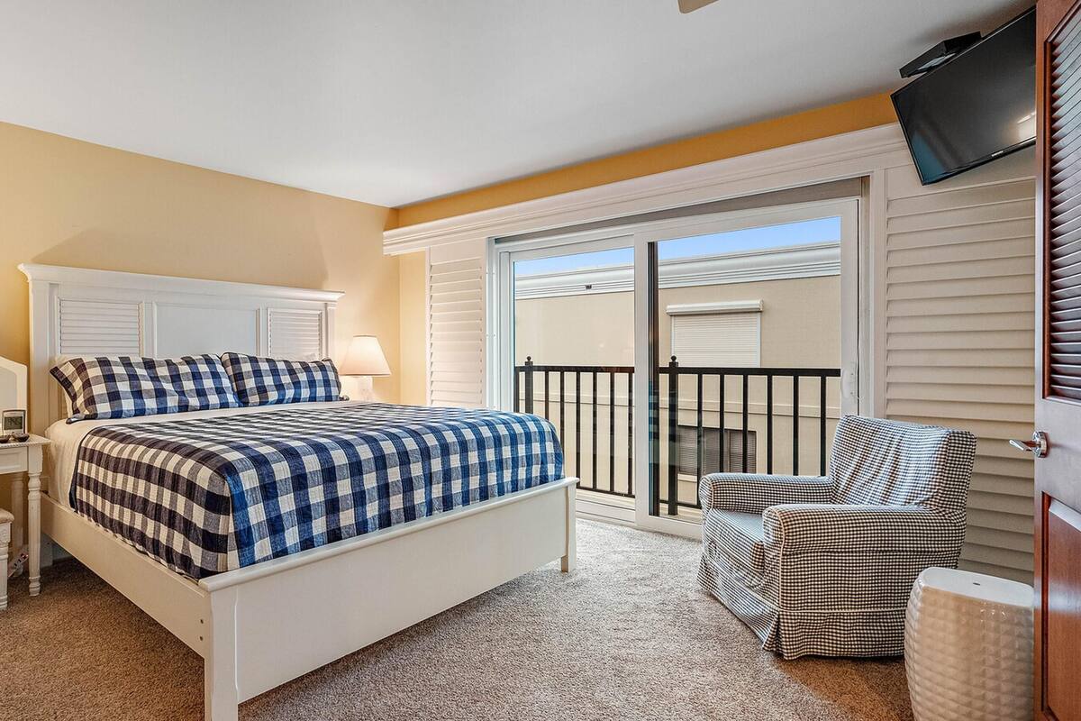 Condo, 2 Bedrooms