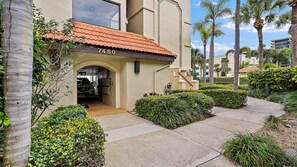Exterior - Land's End by Sandy Beach Vacations (Treasure Island)