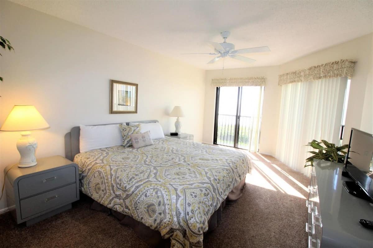 Condo, 2 Bedrooms