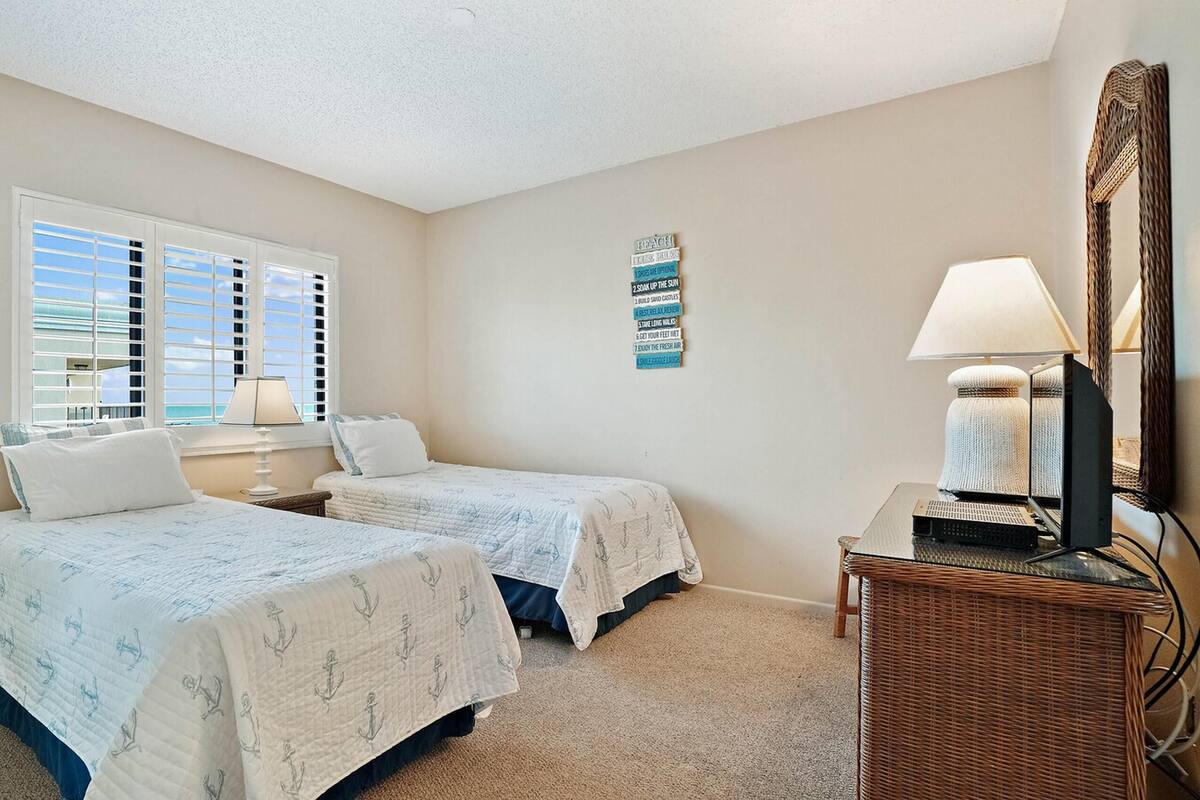 Condo, 2 Bedrooms
