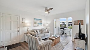 Condo, 2 Bedrooms | Living room