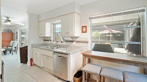 บ้านพัก, 2 ห้องนอน | ครัวส่วนตัว | เ  ตาอบ, เครื่องล้างจาน, โต๊ะรับประทานอาหาร