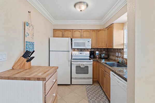 Condo, 1 Bedroom | Private kitchen | Microwave, oven, stovetop, dishwasher