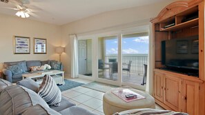 Living room - Sea Side by Sandy Beach Vacations (Indian Rocks Beach)