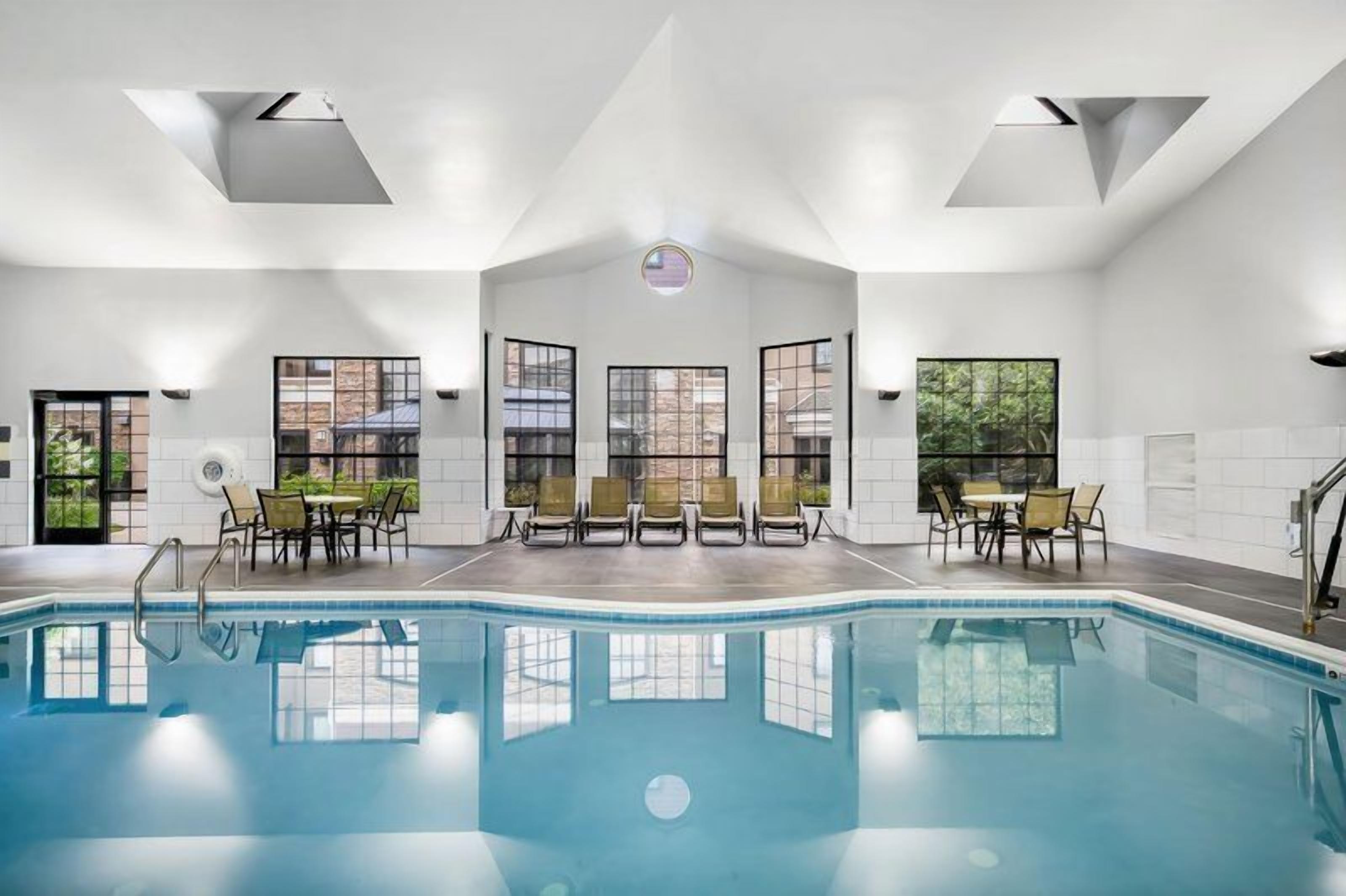 Indendørs pool