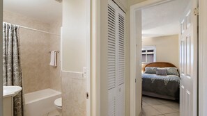 Apartment, 1 Schlafzimmer | Badezimmer | Handtücher