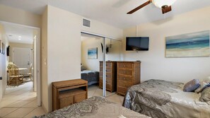 Room - Tropic Breeze by Sandy Beach Vacations (Madeira Beach)
