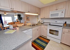 Condo, 3 Bedrooms | Private kitchen | Oven, dishwasher, dining tables
