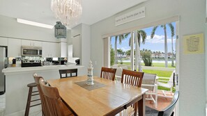 Stadtwohnung, 3 Schlafzimmer | Eigene Küche | Ofen, Geschirrspüler, Esstisch