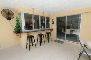 House, 3 Bedrooms | Balcony