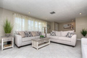 House, 3 Bedrooms | Living room