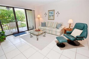 Condo, 2 quartos | Sala de estar