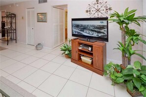 Room - La Puerta 4-231 by Sandy Beach Vacations (St. Petersburg)