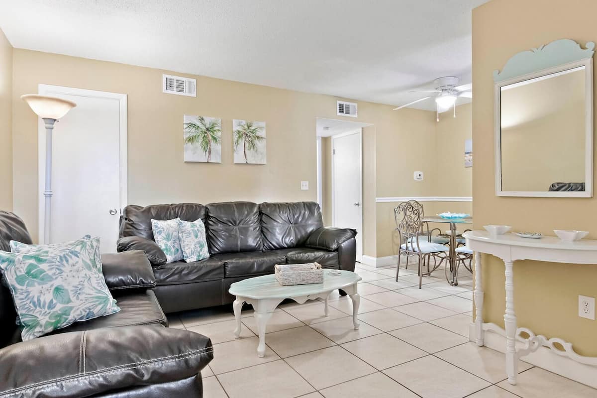 Condo, 1 Bedroom | Living room