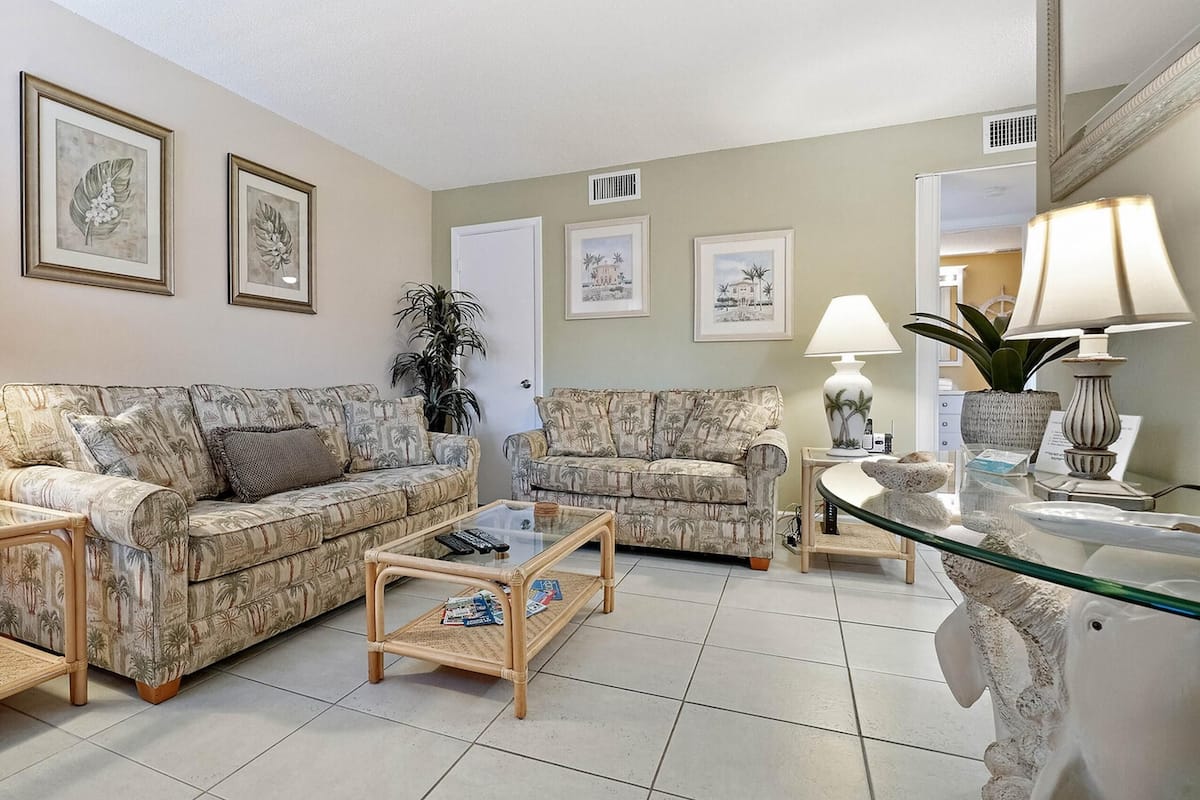 Condo, 1 Bedroom | Living room