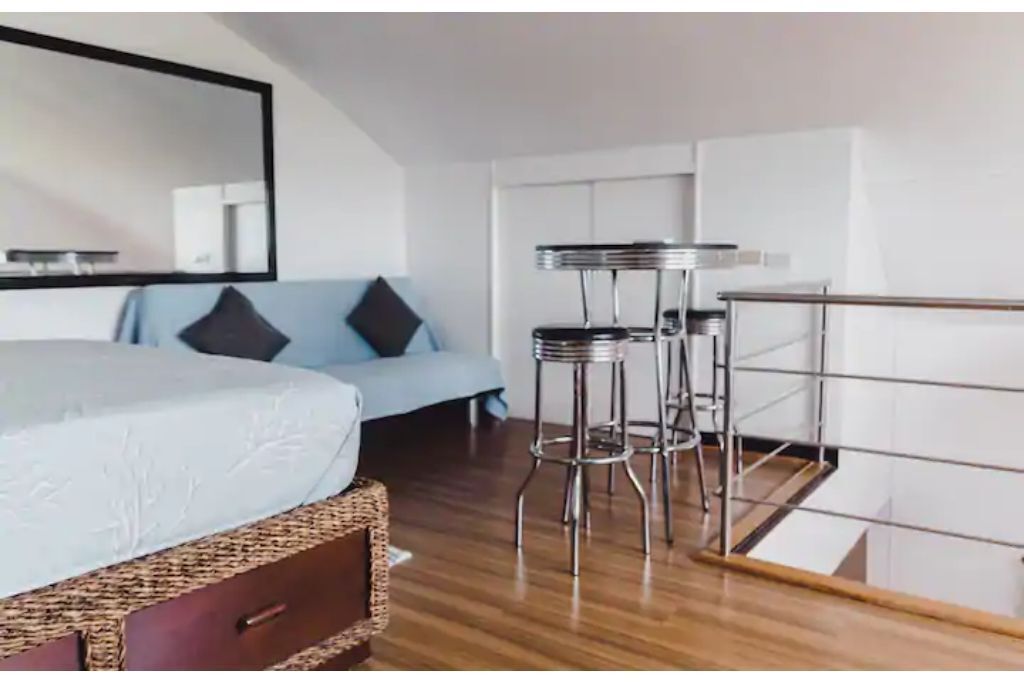 Epic Loft ⭐| 5min to Airport | ♥ Food | ⚡Wifi | TV