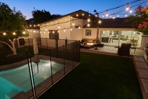 Piscina all'aperto, una piscina riscaldata