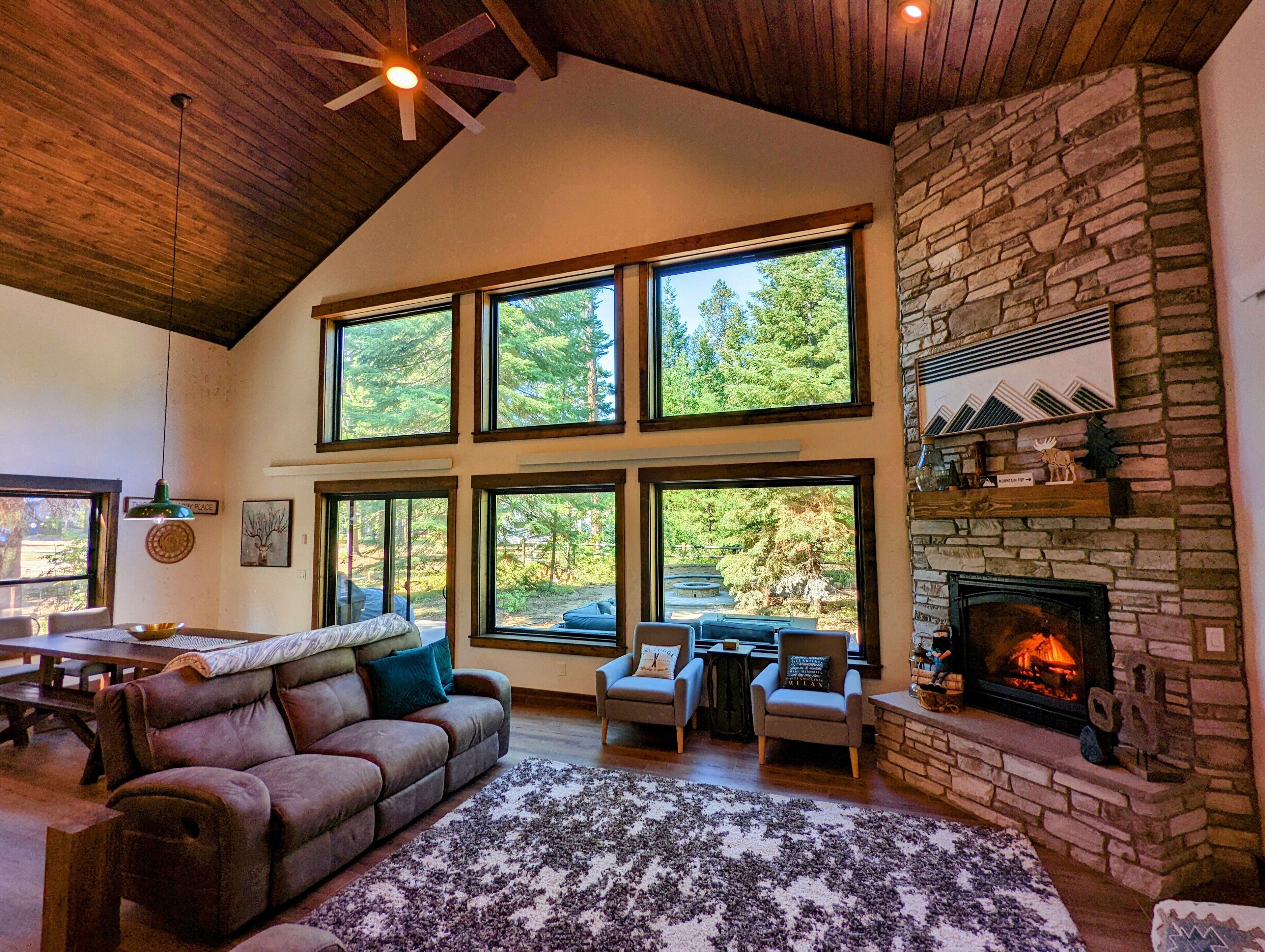 Luxury Multi-Family cabin w/firepit, 300 feet from Lake Cascade!
