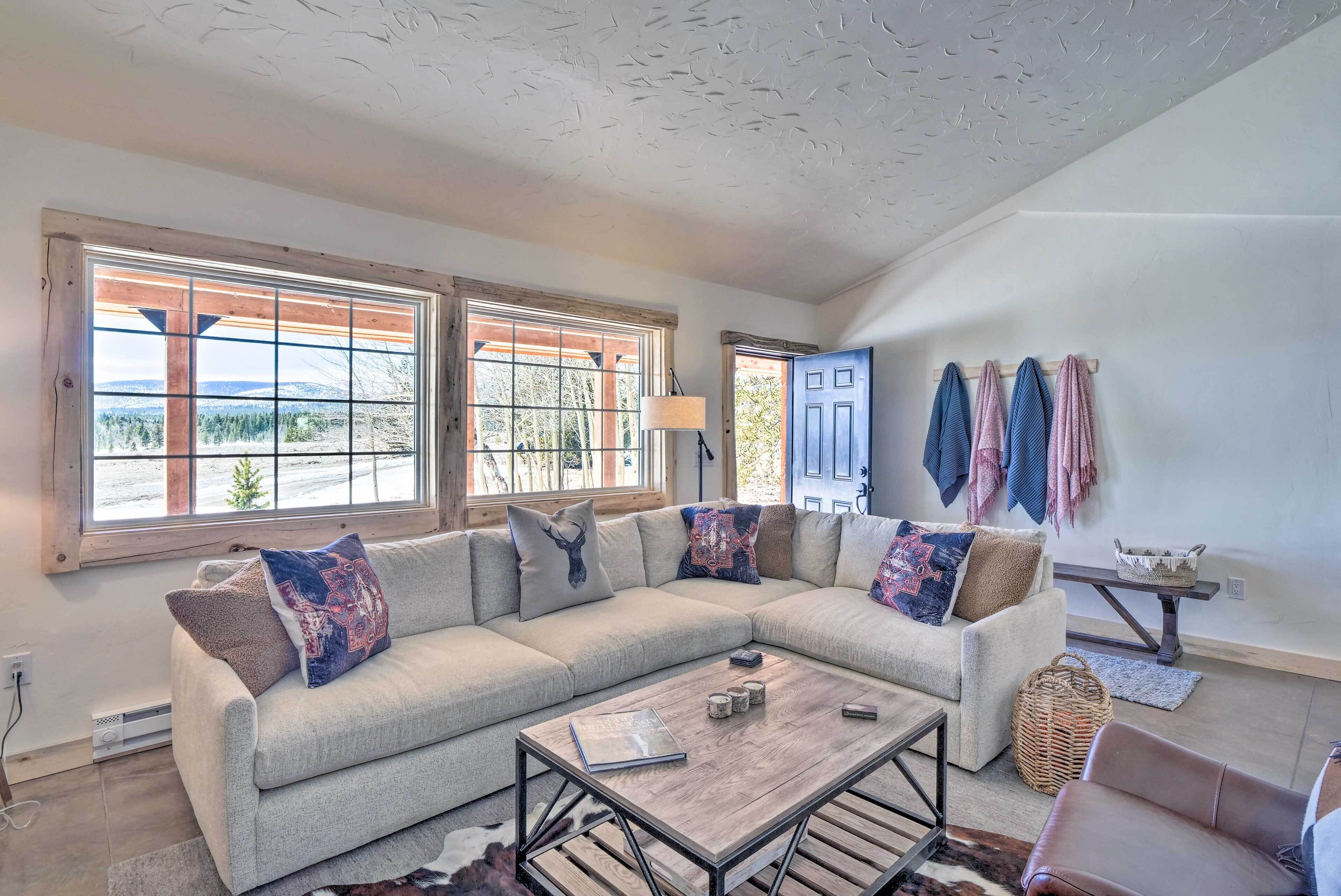 Cabin-Chic Comfort on 5 Private Acres w/Views!