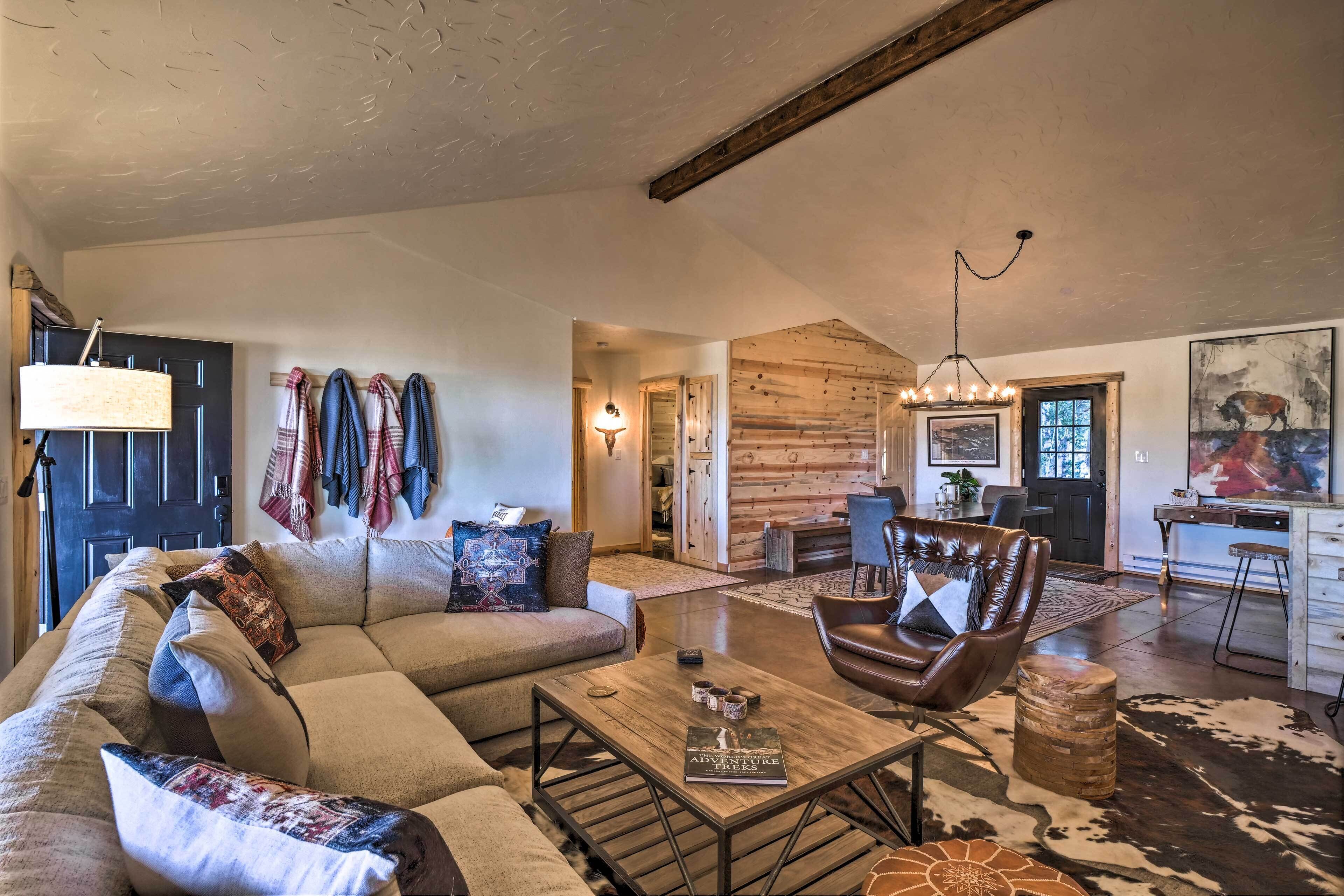 Cabin-Chic Comfort on 5 Private Acres w/Views!