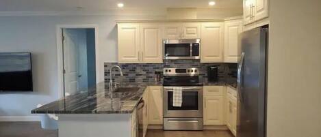 Refrigerador, microondas, horno, placa de cocina