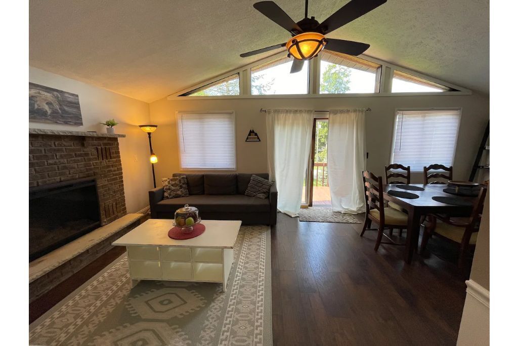 Pocono Cabin home. accommodates 10