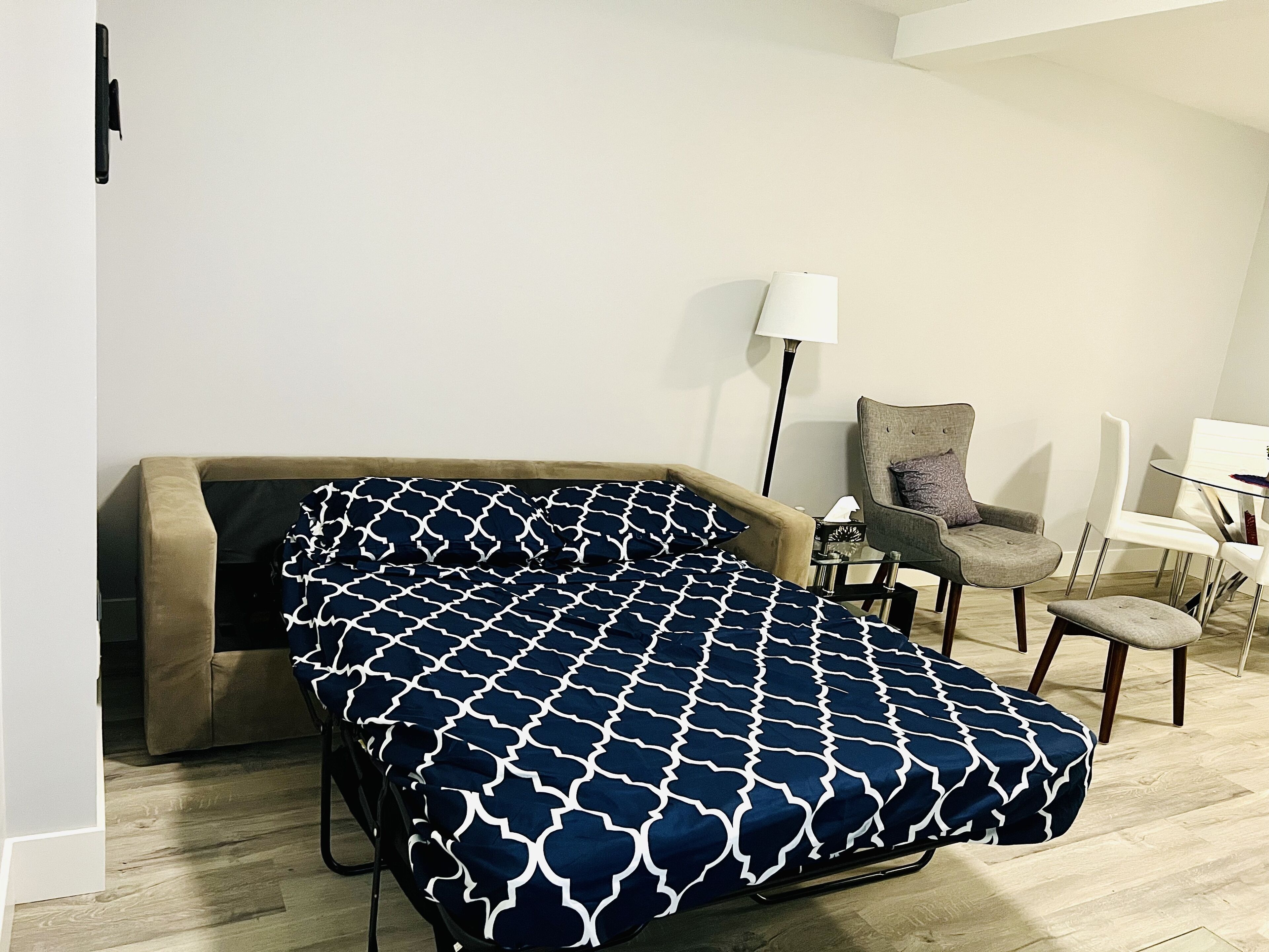 Bear Mountain 1 bedroom suite with parking