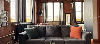 Urban King bed Loft Free Parking Downtown