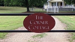 A sign for The Corner Cottage. - The Corner Cottage with Private Fishing Pond (Roland)