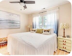 Room - Cozy Beach Cottage DM for winter prices king beds (Oak Island)