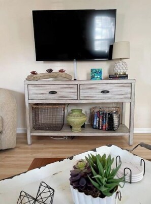 3 bedrooms, travel cot, free WiFi, bed sheets