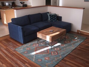 Smart TV, fireplace, foosball, books - Cozy cabin in the woods. (Arnold)