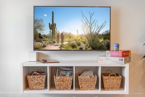Interior - Heated Pool, Continental Breakfast Included, Fast Internet, Walkable to Old Town (Scottsdale)