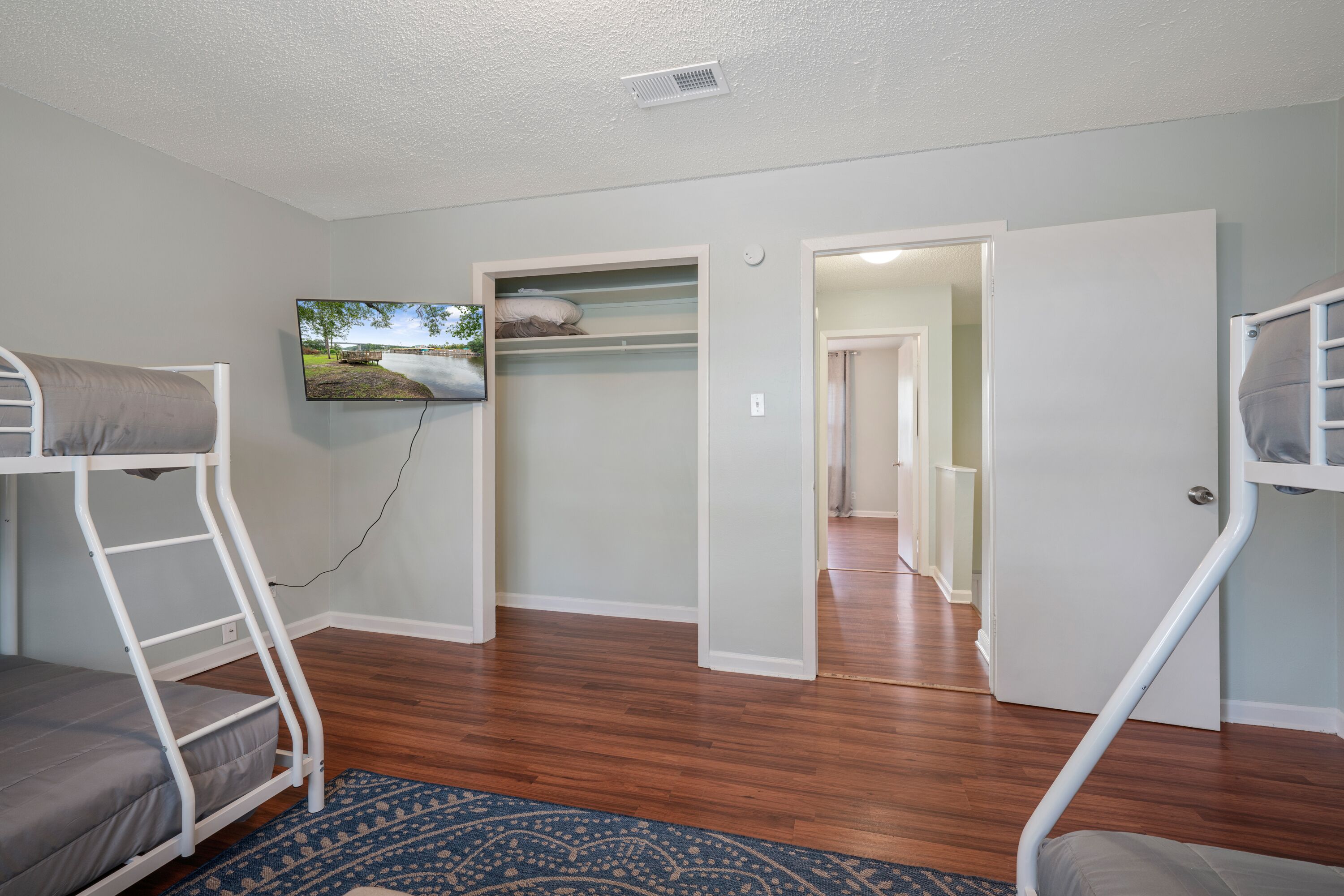 Canal Front Condo within minutes to the beach