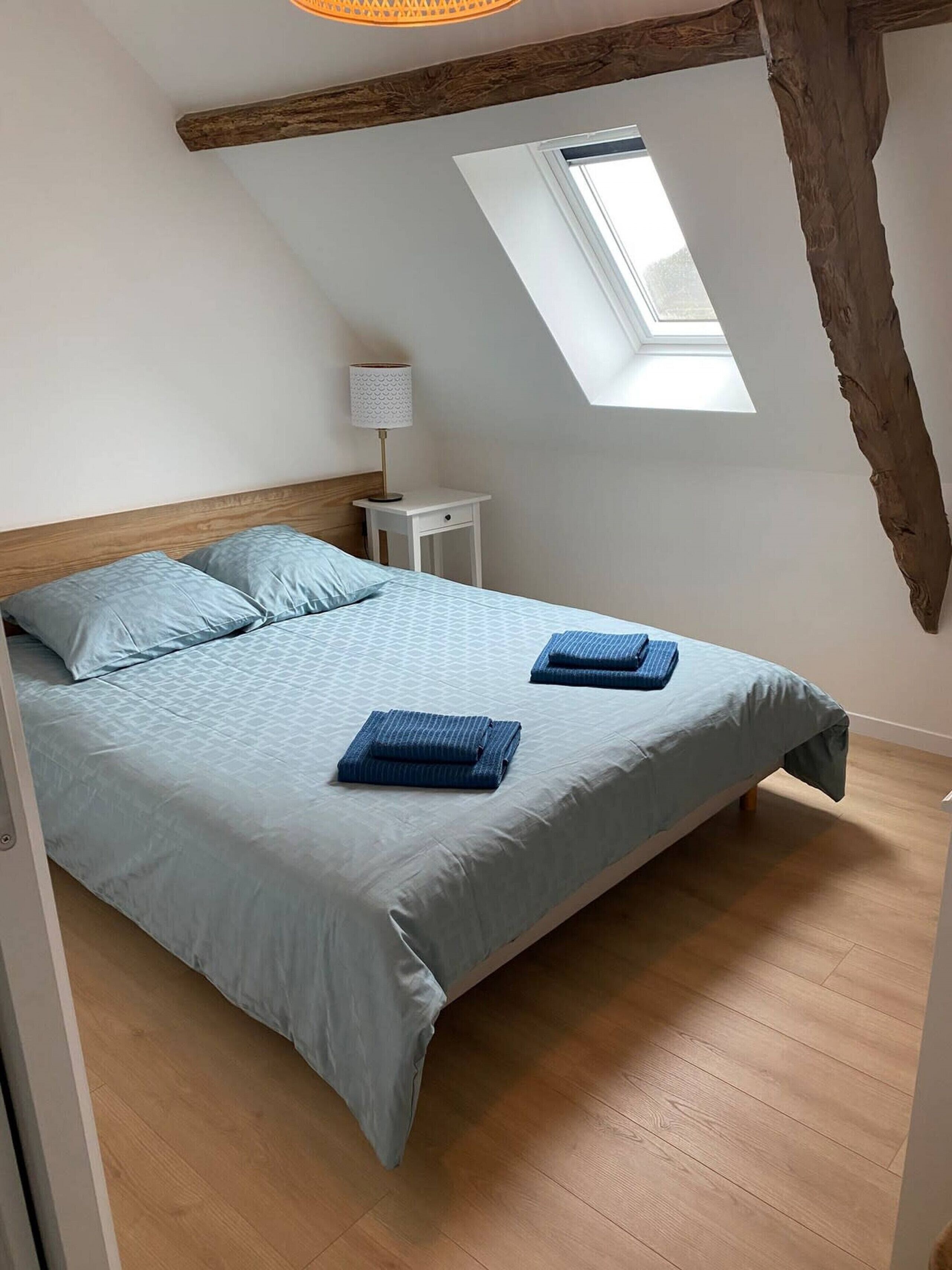 2 chambres, fer et planche à repasser, draps fournis