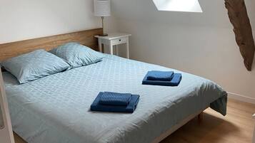 2 chambres, fer et planche Ă repasser, draps fournis