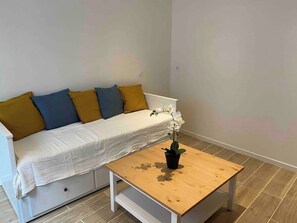 Unclassified image, 5 of 5, button