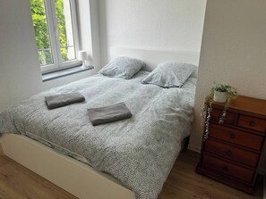 Unclassified image, 5 of 7, button