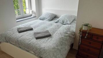 2 chambres, fer et planche Ă repasser, Wi-Fi gratuit, draps fournis