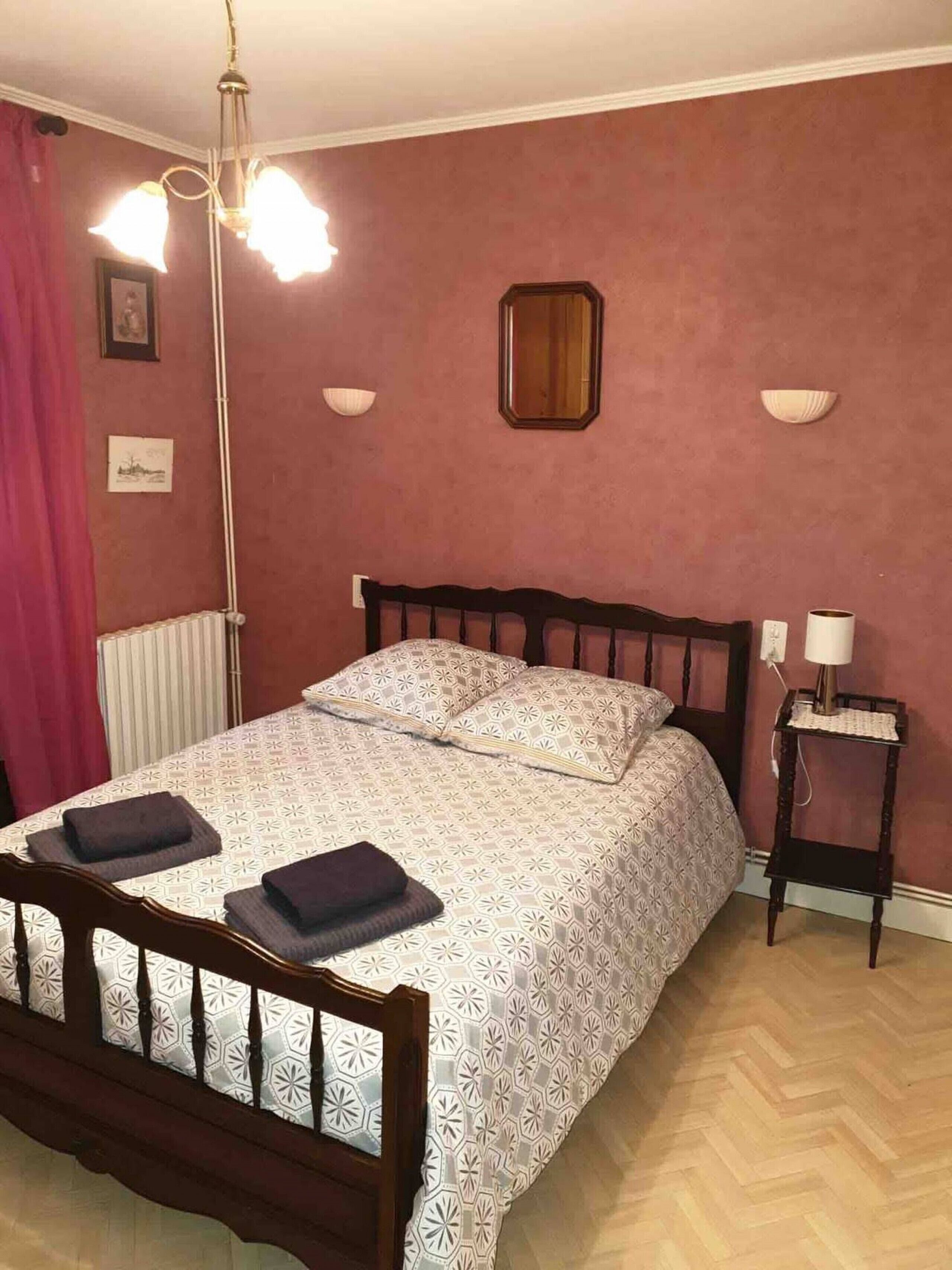 4 chambres, fer et planche à repasser, draps fournis