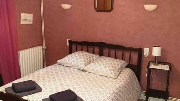 4 chambres, fer et planche Ă repasser, draps fournis