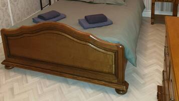 4 slaapkamers, een strijkplank/strijkijzer, beddengoed