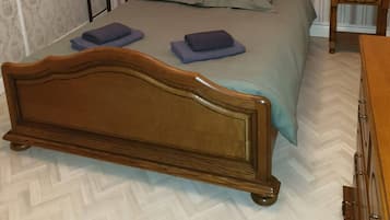 4 chambres, fer et planche Ă repasser, draps fournis