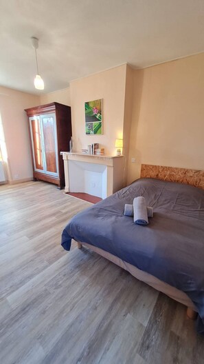 Unclassified image, 5 of 17, button