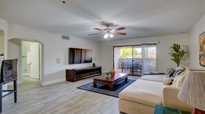 公寓 | 起居區 | 55-吋LED 液晶電視、有線頻道、電視