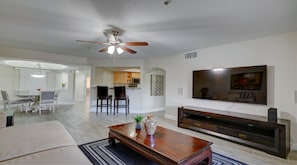 Apartment | Living area | 55-inch LED TV with cable channels, TV - Epic Biltmore 103 (Phoenix)