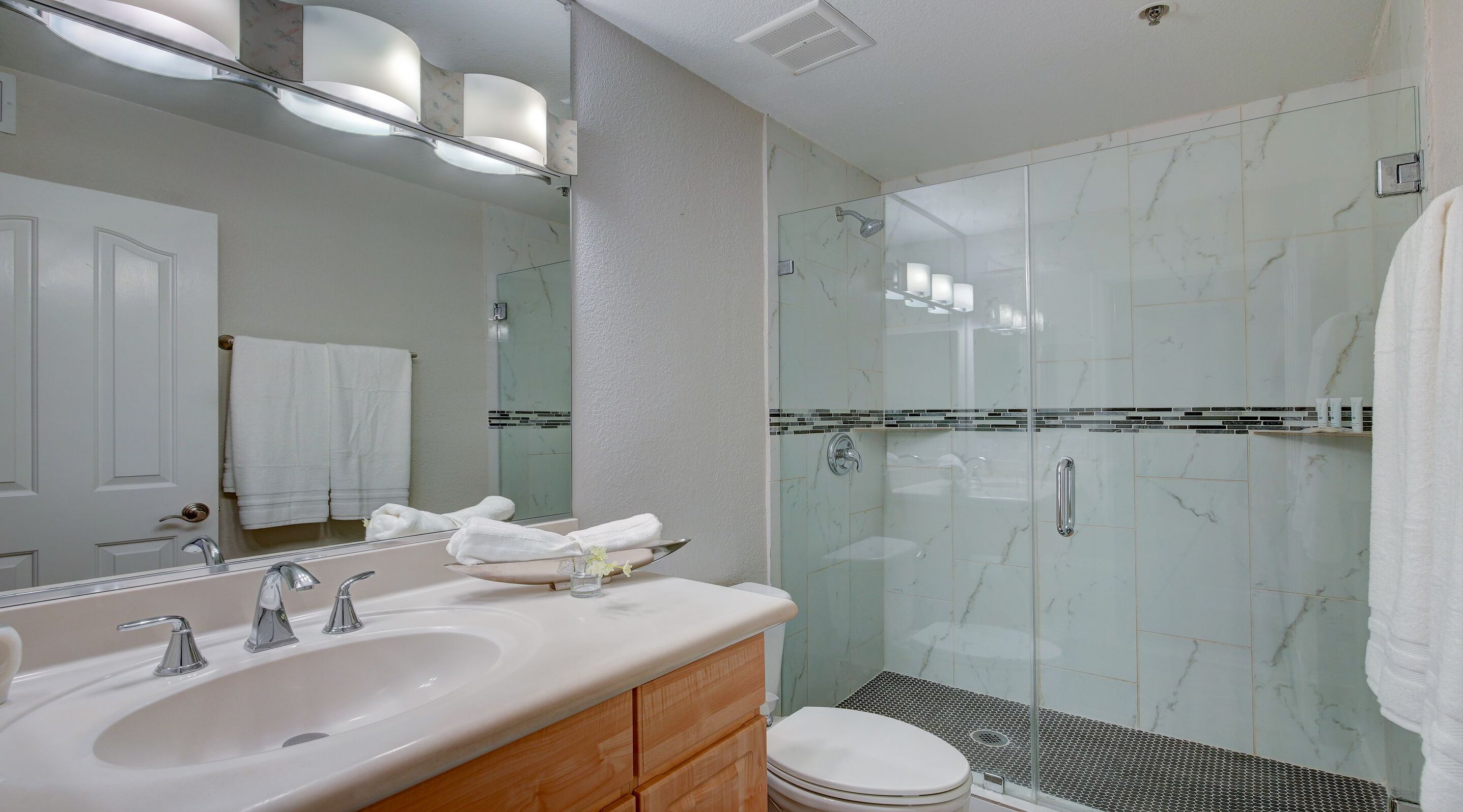 Apartment | Bathroom | Bathtub, towels