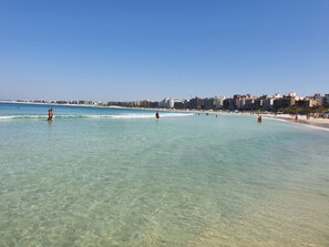 Beach nearby, white sand, 20 beach bars - Apartamento pertinho da Praia do FORTE!(104) (Cabo Frio)