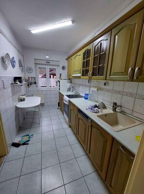 Fridge, microwave, oven, stovetop - Holiday home for 6 people with large pool (Balatonberény)