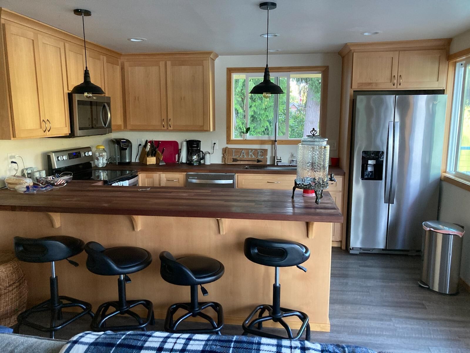 Cozy Lakefront Cabin (Pet-Friendly)